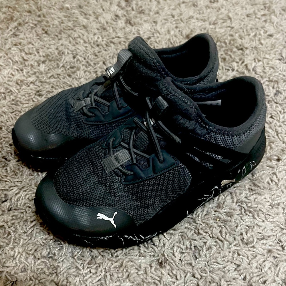 Gray toddler pumas size 1C